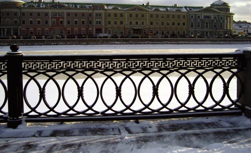 Рис. 3. Ограда на набережной Москвы-реки