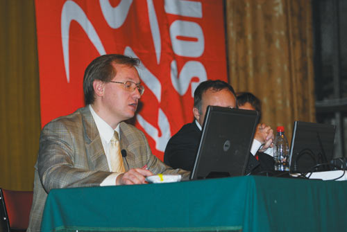 Технические специалисты компании, демонстрирующие новые возможности SolidWorks версии 2010