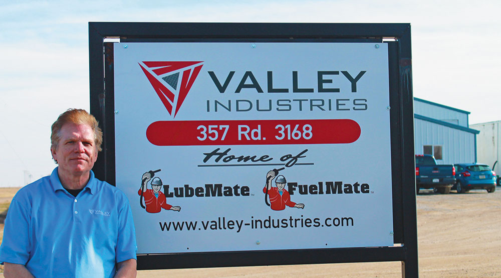 Инженер Скотт Ликокс выполняет технологическую подготовку производства в компании Valley Industries 