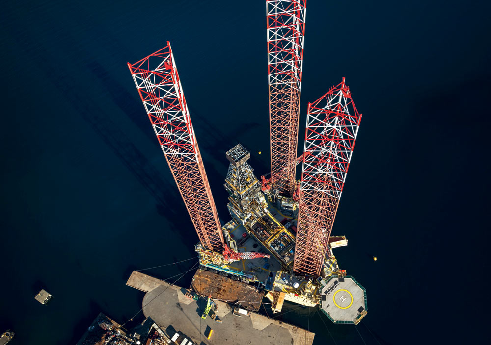 Вид с самолета на Maersk Interceptor, буровая платформа на «Ивар Осен» 
(фото предоставлено компанией Det Norske)