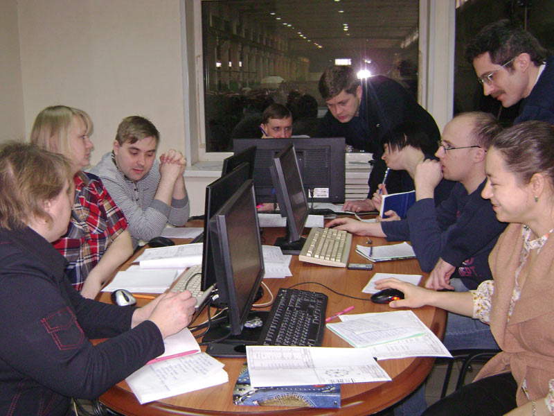 Владислав Игонин, к.т.н., преподаватель компании «Аппиус», проводит обучение специалистов предприятия