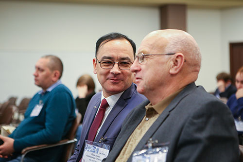 Александр Пластинин (слева)