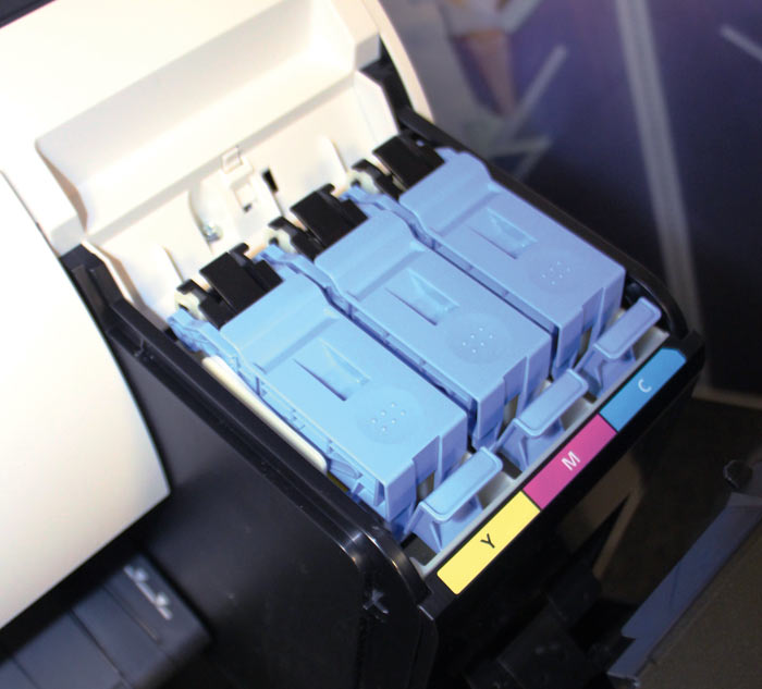 Отсеки для установки картриджей с чернилами в принтере Canon imagePROGRAF TM-305