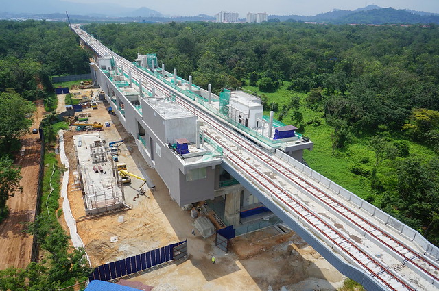 Строительство одного из станционных павильонов магистрали MLRT Line 2 в долине Кланг в Малайзии