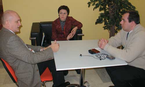 Директор по маркетингу компании RoboBAT Дариуш Кажня (на фото слева) отвечает на вопросы Константина Евченко