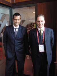 Вице-президент компании PTC Питер Шмидт (слева) и региональный директор PTC в России, СНГ и странах Балтии Арсений Тарасов