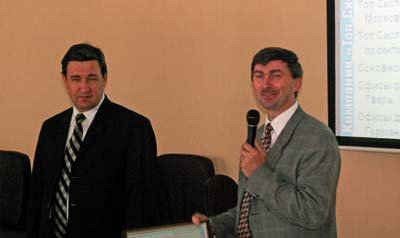 Генеральный директор компании «Топ Системы» Сергей Кураксин (справа) и директор нижегородского представительства Евгений Грязнов