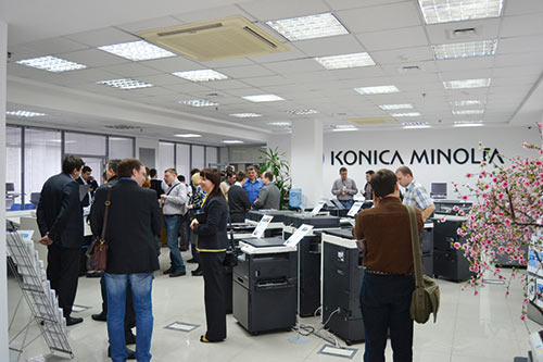 Демонстрационный зал компании Konica Minolta