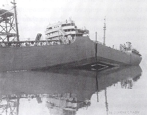 Рис. 2. Разрушение танкера