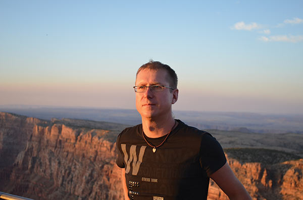 Дмитрий Оснач (АСКОН) на фоне грандиозного Большого Каньона