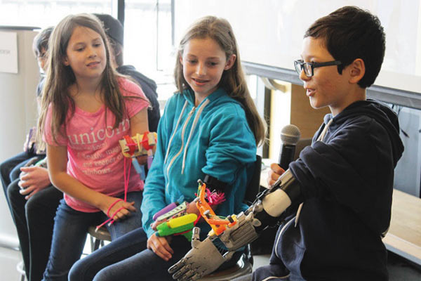 Десятилетняя девочка создала уникальный 3D-протез