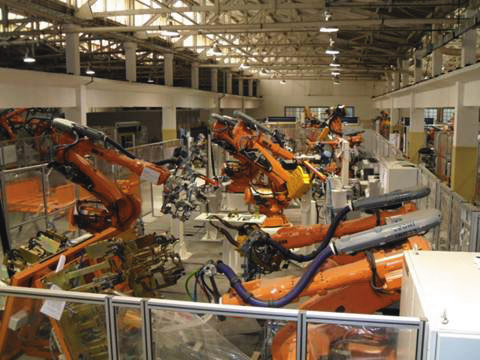 Испытание автоматической кузовной линии производства компании KUKA Brazil перед отправкой заказчику