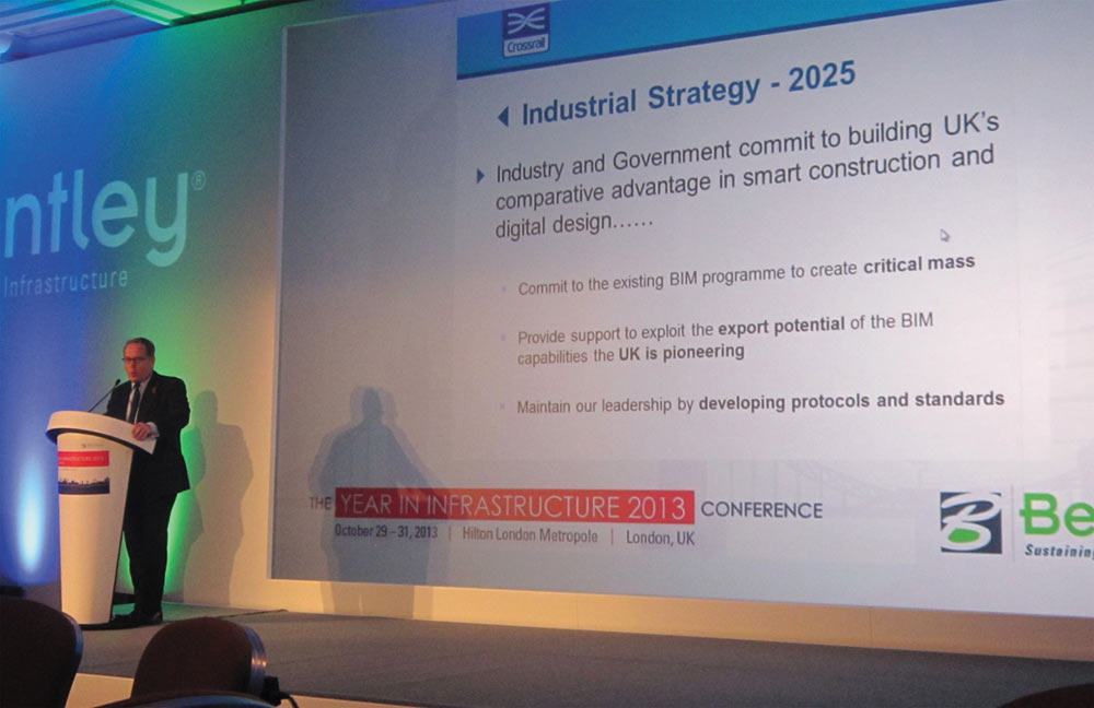Исполнительный директор проекта подземной железной дороги Crossrail Эндрю Уолстенхолм раскрывает основные пункты британской стратегии, связанные с BIM, на конференции в Лондоне в 2013 году