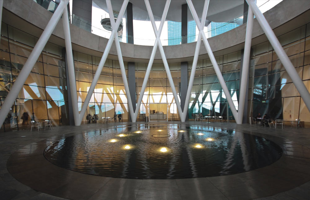 Рис. 4. Центральную часть самого нижнего уровня музея занимает бассейн, также наполняемый собранной дождевой водой