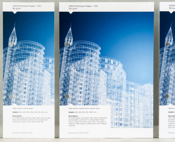 Образцы отпечатков, выведенные на бумагах Océ IJM113 Premium Paper (слева) и Océ IJM123 Premium Paper