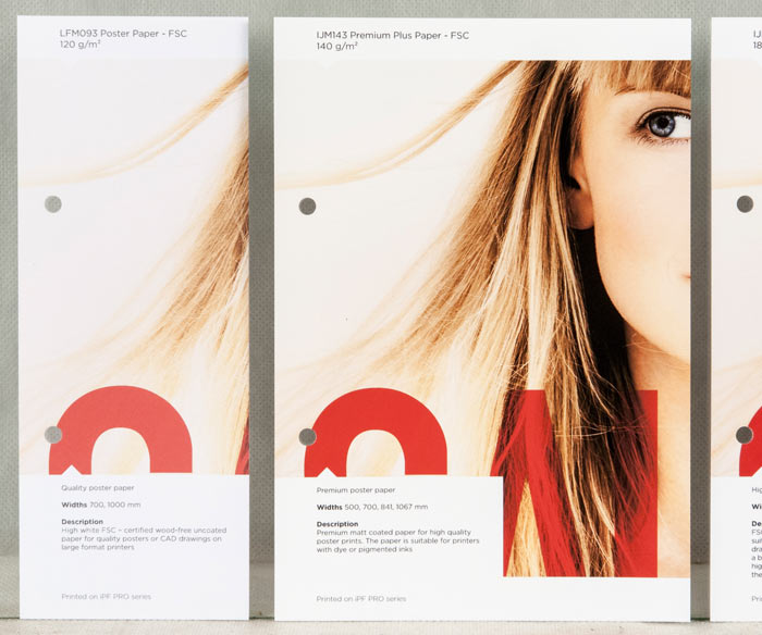 Образцы отпечатков, выведенные на бумагах Océ LFM093 Poster Paper (слева) и Océ IJM143 Premium Paper