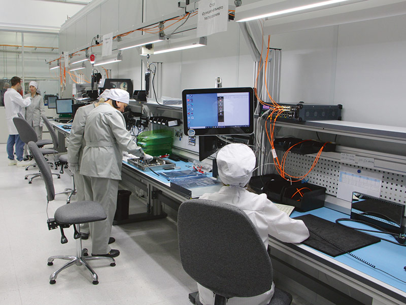 Специалисты подразделения 
«Промышленная электроника»