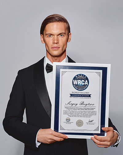 Рис. 2. Сергей Бойцов с дипломом об установлении мирового рекорда